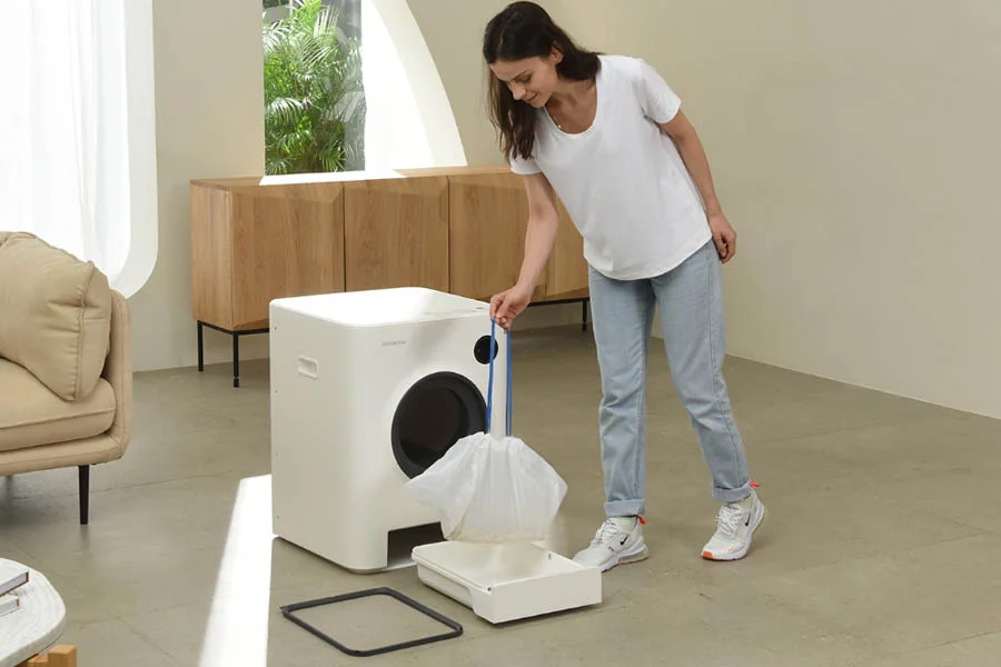 how to clean a cat litter box